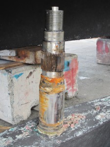 Shaft after cleaning the grease - you can see the corrosion damage