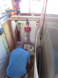 Steve lifting the the tranny through the galley hatch